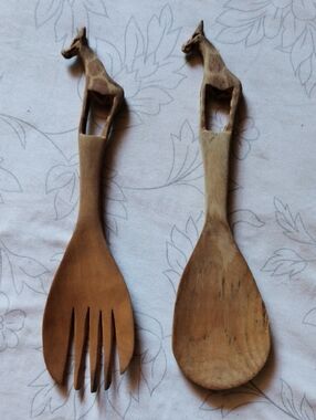 Hand-Carved Wooden Giraffe Salad Serving Set - Natural Brown